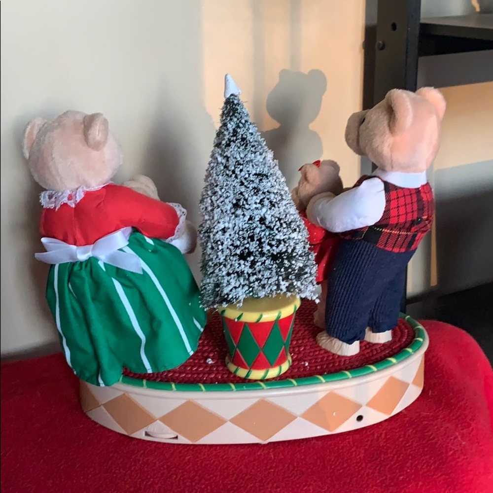 Animated/Musical A Beary Merry Holiday Celebration - Picture 5 of 9